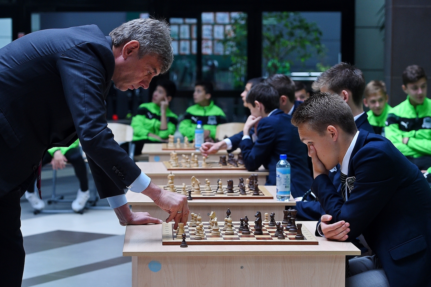 Президент «Краснодара» провел сеанс одновременной игры в шахматы с воспитанниками Академии
