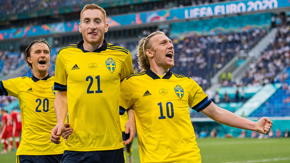 Форма Швеции по футболу сборной Форсберг. Сборная Швеции 2013 по футболу. Сборная Швеции 10 номер.